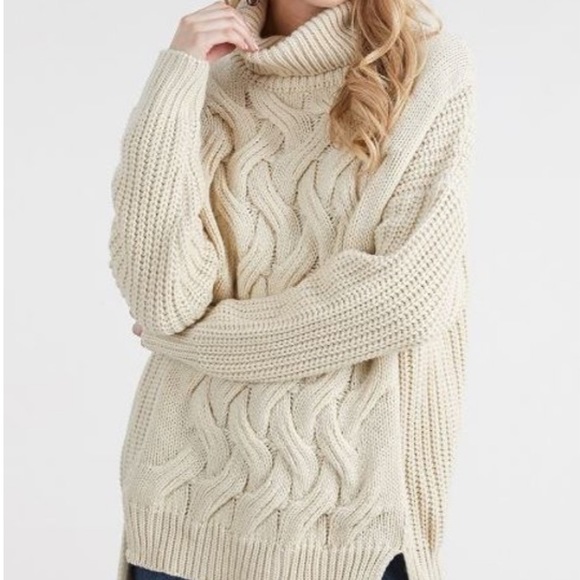 Cream turtleneck cable pullover - Picture 3 of 3
